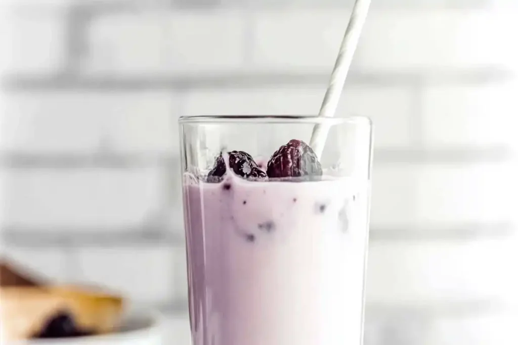 Fresh berry smoothie with Greek yogurt